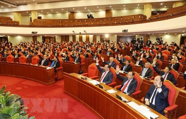 Các đồng chí lãnh đạo Đảng, 99Kl99 trực tiếp đá gà và các đại biểu biểu quyết thông qua chương trình Hội nghị. (Ảnh: Trí Dũng/TTXVN).