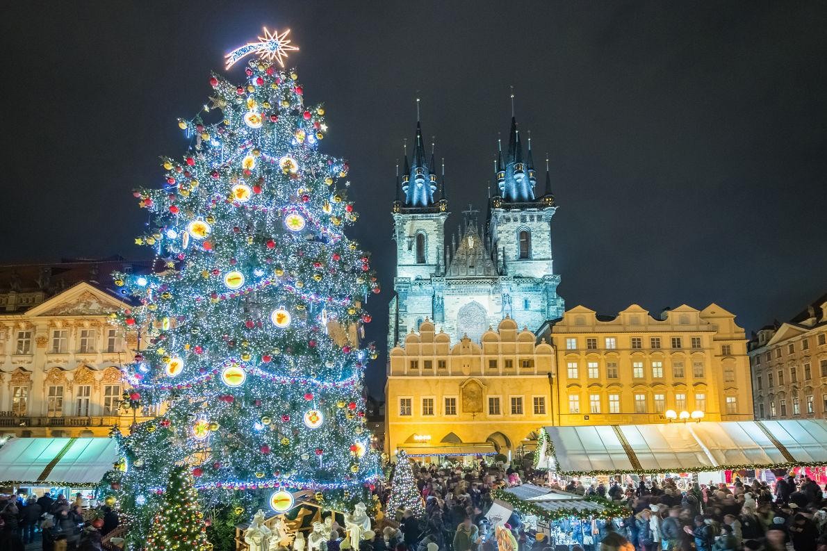 Thành phố Praha - Séc: Sẽ có một vài hoạt động như hòa nhạc ngoài trời, chợ Giáng sinh diễn ra ở các địa điểm gần cây thông Noel. Nguồn: Jan Jironc. Thành phố Praha - Séc: Sẽ có một vài hoạt động như hòa nhạc ngoài trời, chợ Giáng sinh diễn ra ở các địa điểm gần cây thông Noel. Nguồn: Jan Jironc.