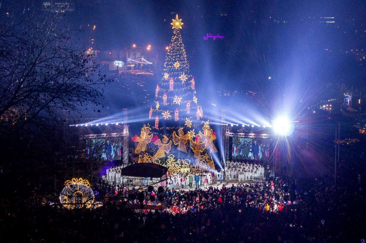 Thành phố Tbilisi - Georgia: Trong thời gian Giáng sinh, thành phố Tbilisi sẽ được trang trí bởi vô số cây thông Noel lộng lẫy xếp hàng dọc các con phố. Nguồn: Mapics. Thành phố Tbilisi - Georgia: Trong thời gian Giáng sinh, thành phố Tbilisi sẽ được trang trí bởi vô số cây thông Noel lộng lẫy xếp hàng dọc các con phố. Nguồn: Mapics.