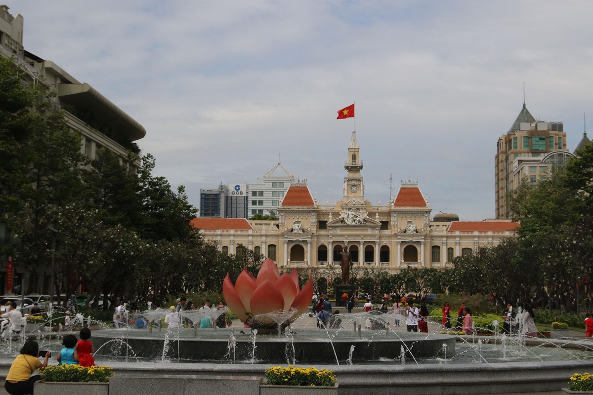 Phố đi bộ Nguyễn Huệ ngày đầu tiên của năm 2021.