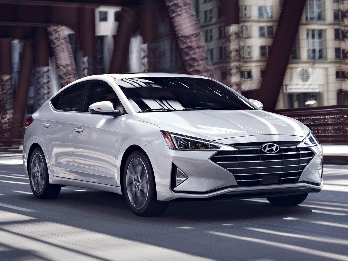 Mẫu xe Hyundai Elantra được thiết kế mới giành giải Xe của năm.