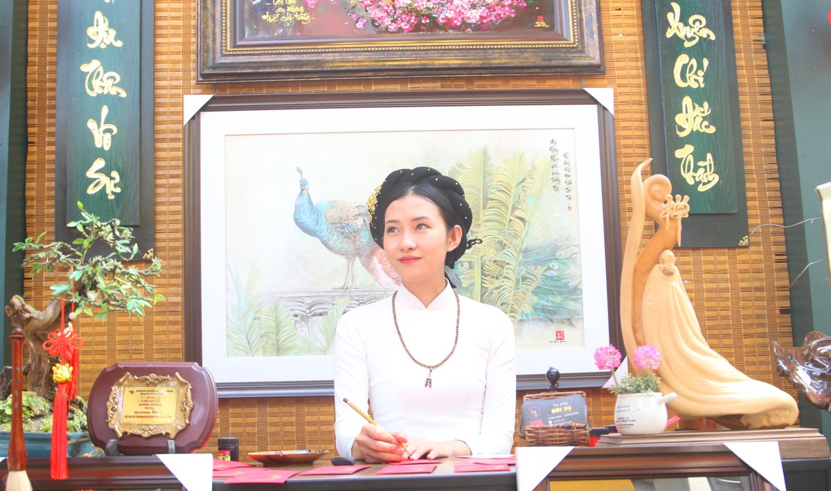 Trang trí bao lì xì.