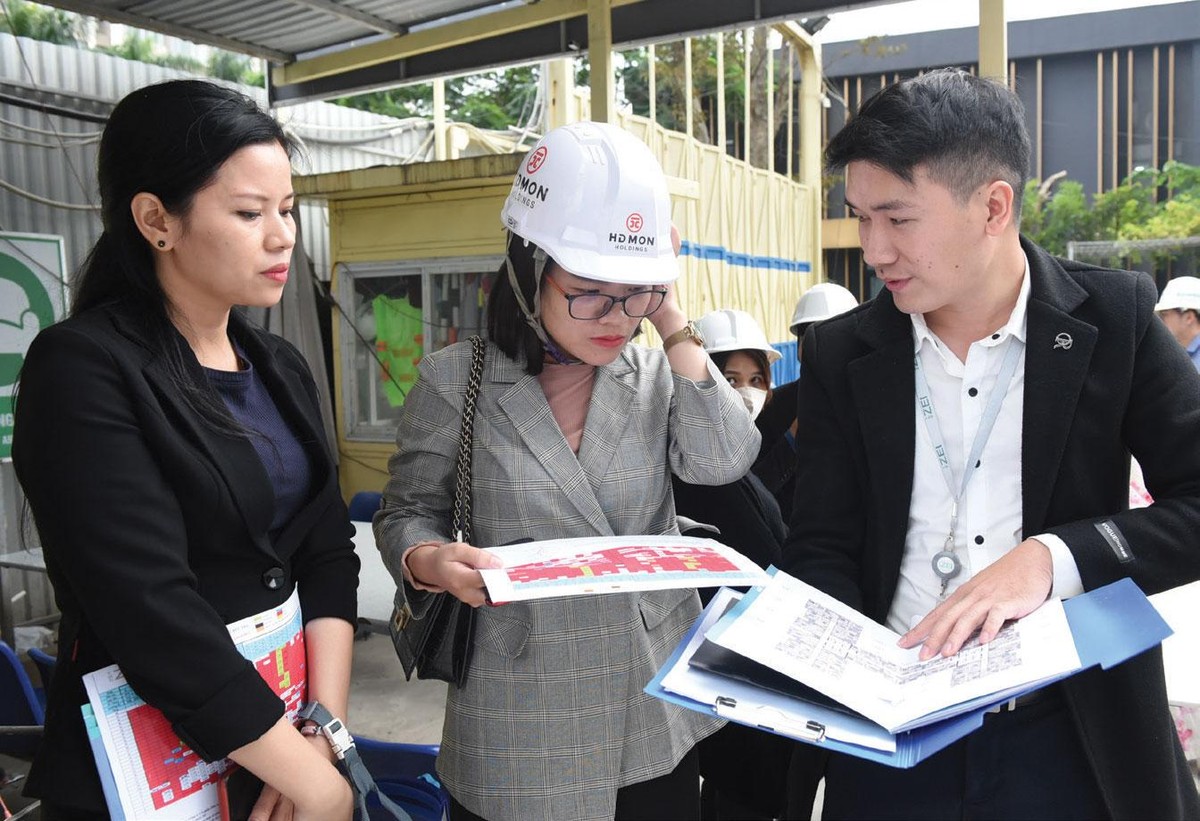 Khách hàng đang trải nghiệm dịch vụ Link Vào Nhà Cái KL99 COM Tặng +199k số Nam A Bank.
