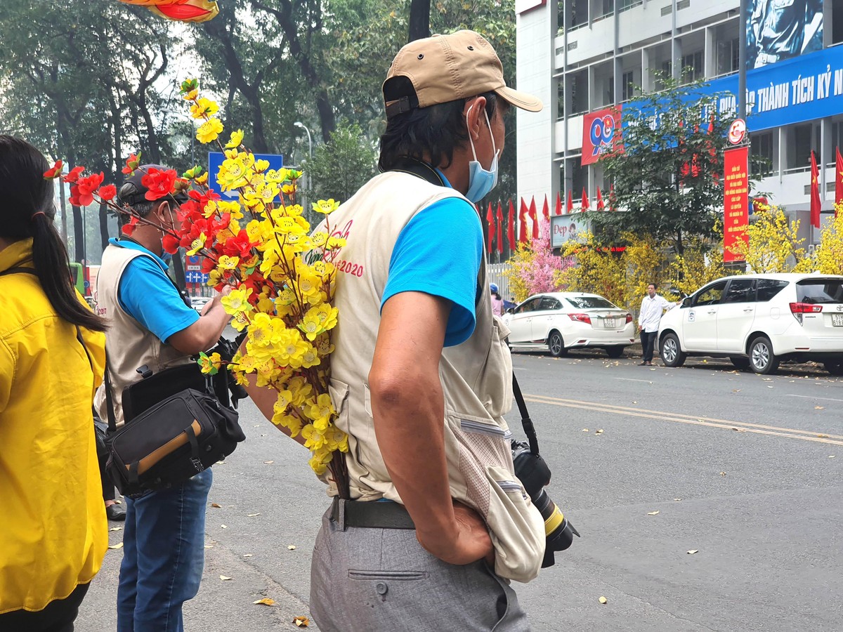 Chờ và mời khách cả ngày đôi khi chỉ nhận cái lắc đầu.