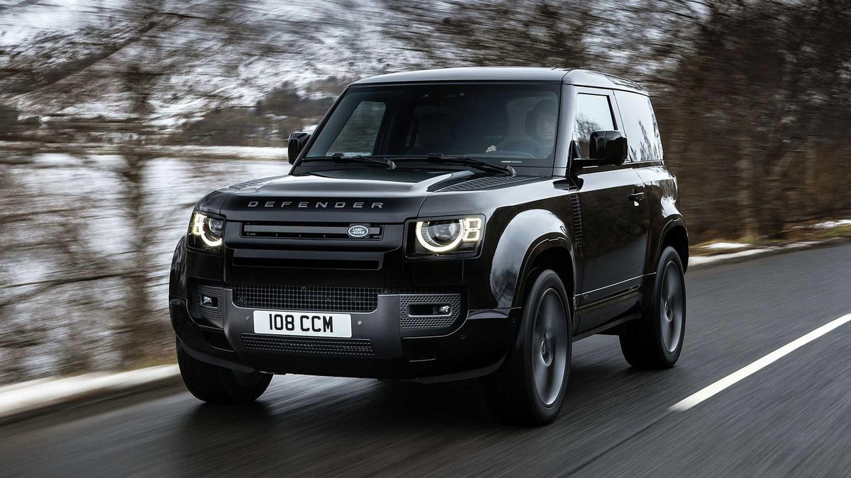 Hãng xe sang Land Rover của Anh đã giới thiệu ra công chúng nâng cấp 2022 cho chiếc Defender của mình. Trong đó, có một phiên bản đặc biệt được trang bị động cơ V8 đem đến cho khách hàng một sản phẩm có diện mạo cực kỳ cá tính.