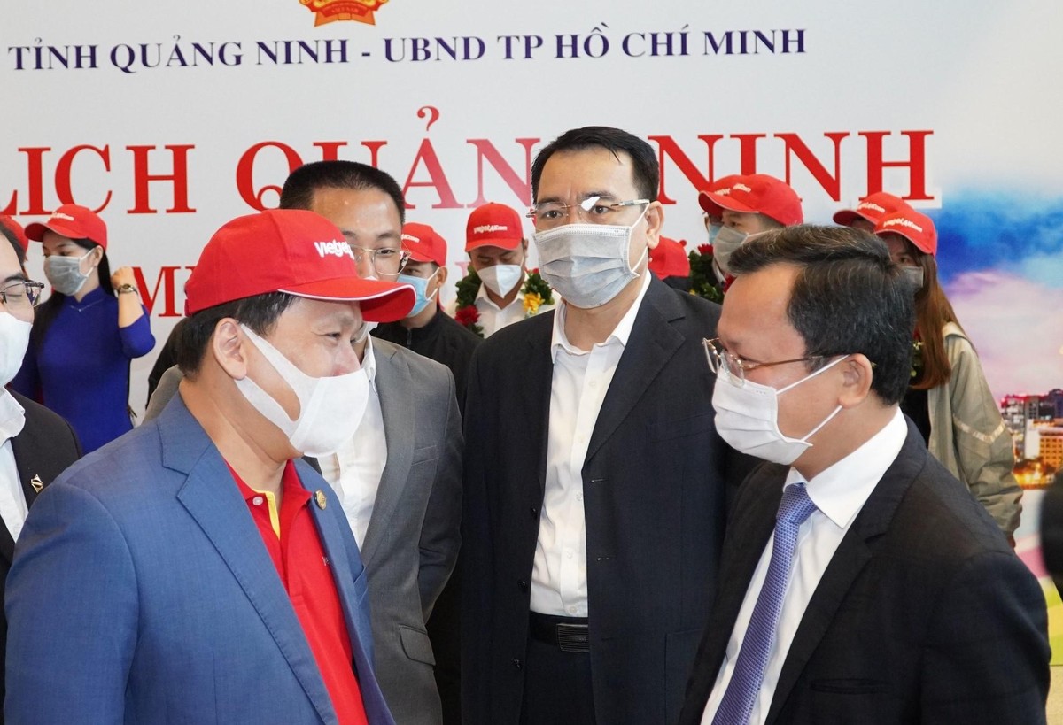 Lãnh đạo Vietjet trao đổi cùng lãnh đạo tỉnh Quảng Ninh.