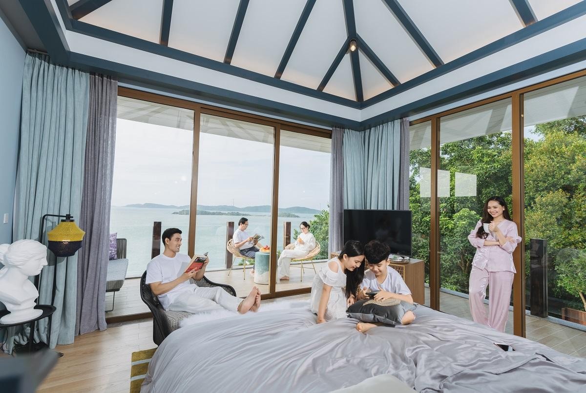 Bên cạnh đó, một số căn biệt thự sẽ giữ nguyên cao độ giữa các không gian sinh hoạt. Cách thiết kế này dành riêng cho những gia đình có thành viên là người cao tuổi và trẻ em, để giữ an toàn tuyệt đối.