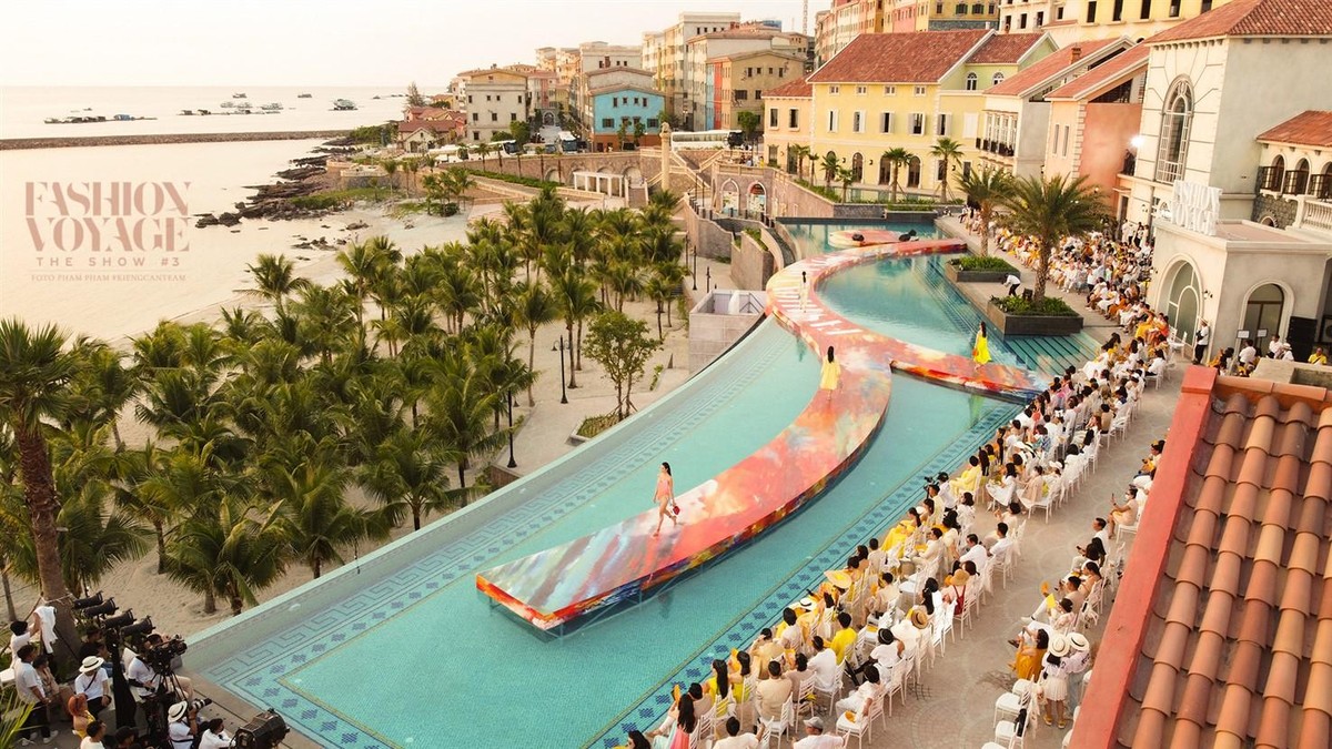 Sàn catwalk vô cực đầy cảm hứng tại tổ hợp Central Village.