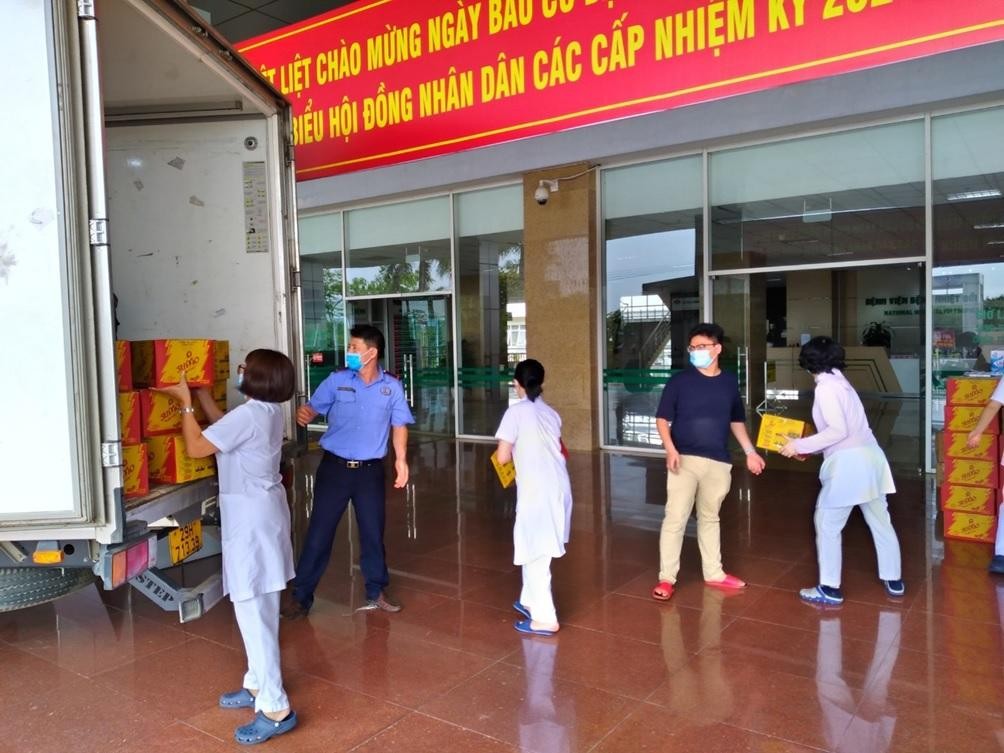 Kl994 game bài casino hấp dẫn F.I.T trao quà hỗ trợ cho Bệnh viện Nhiệt đới Trung uơng tại cơ sở 2, Đông Anh, Hà Nội.