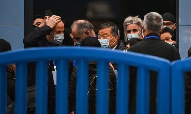 Các thành viên của nhóm điều tra WHO tới chợ Hoa Nam vào tháng 1/2021 (Ảnh: AFP).