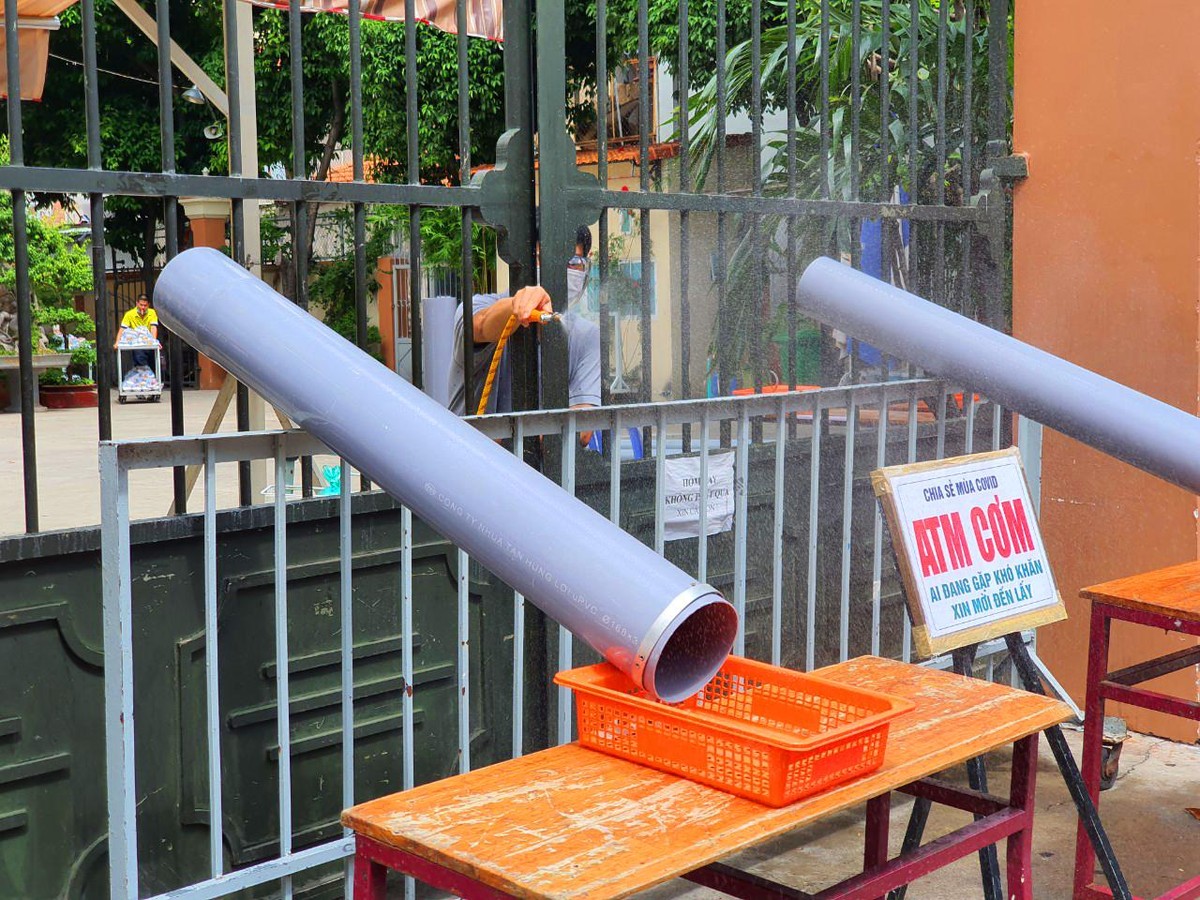 Nhằm đảm bảo an toàn, hệ thống ống lượt đã được khử khuẩn trước khi phục vụ.