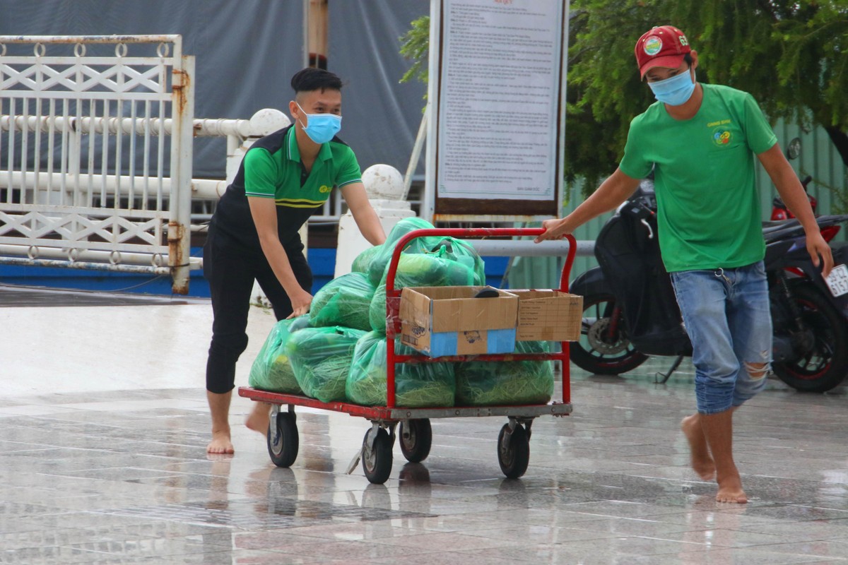 Việc thí điểm thành công luân chuyển hàng hóa bằng đường thuỷ là tín hiệu khả quan, đảm bảo việc cung ứng nhanh chóng, không bị đứt đoạn; thực phẩm đến tay người tiêu dùng tươi ngon hơn.