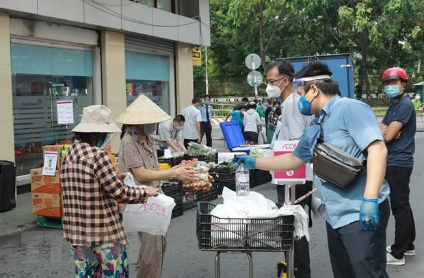 Thành phố Hồ Chí Minh tổ chức 'Phiên chợ lưu động' phục vụ người dân. (Ảnh: Quang Châu/TTXVN).