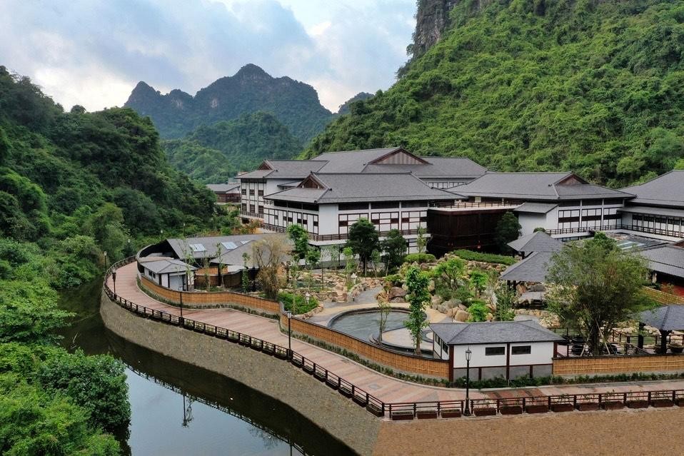 Tại dự án Yoko Onsen Quang Hanh, HVC Group là tổng thầu cung cấp và lắp đặt hoàn thiện phòng xông hơi nóng và phòng xông hơi tuyết lạnh cho tất cả căn villas tại dự án.