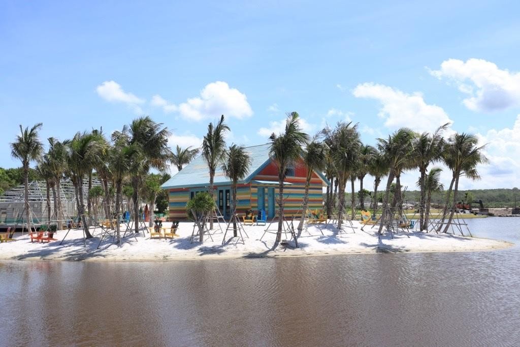 Dãy shophouse và các khu biệt thự The Tropicana.