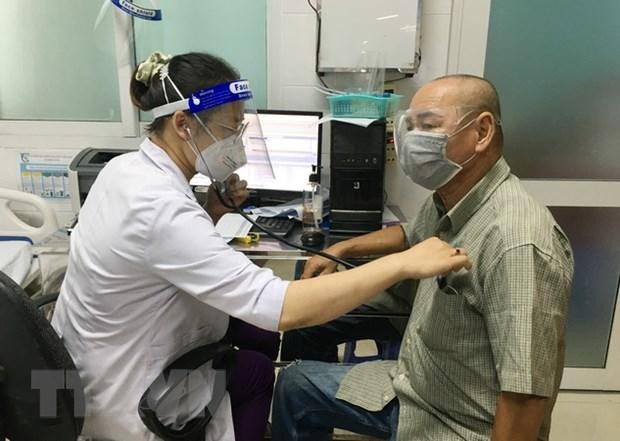 Bác sỹ Bệnh viện quận 7 khám bệnh cho người dân. (Ảnh: Đinh Hằng/TTXVN). Bác sỹ Bệnh viện quận 7 khám bệnh cho người dân. (Ảnh: Đinh Hằng/TTXVN).
