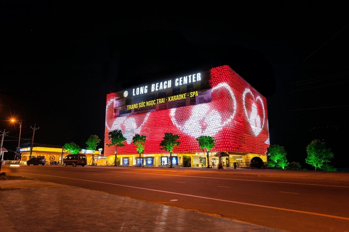 Trung tâm mua sắm và giải trí Long Beach Center một biểu tượng của Tp. Phú Quốc.
