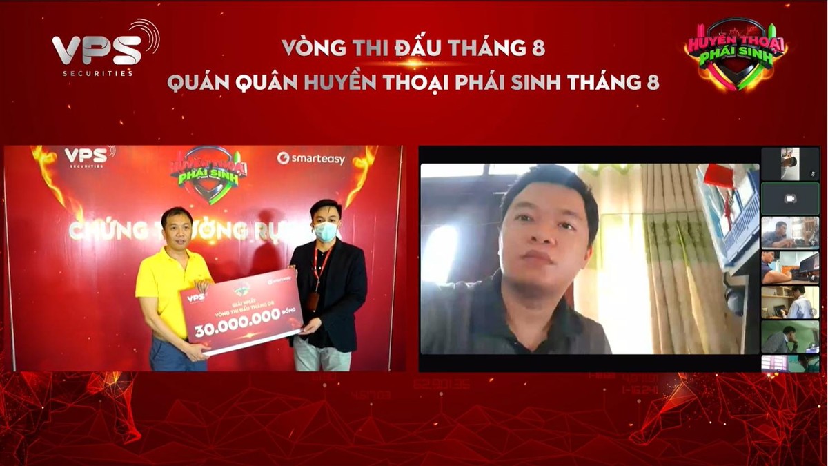 Quán quân @cttam168 (bên phải) đã xuất sắc giành được giải nhất vòng Đối đầu với giải thưởng 30.000.000 đồng. Anh đã thi đấu trực tuyến trong cuộc đua lần này.
