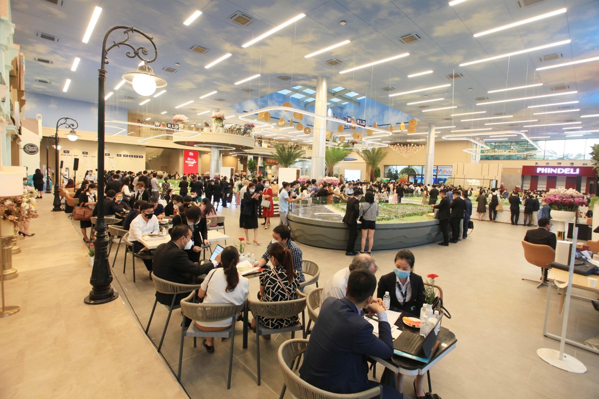 Xuyên suốt tuần lễ khai trương, khách hàng khi đến tham quan và giao dịch tại Novaland Gallery sẽ có cơ hội nhận được nhiều ưu đãi hấp dẫn như chiết khấu đến 5%, Gift Voucher 100 triệu đồng, bốc thăm may mắn khi lựa chọn sản phẩm trong tuần lễ khai trương từ 06- 14/11.