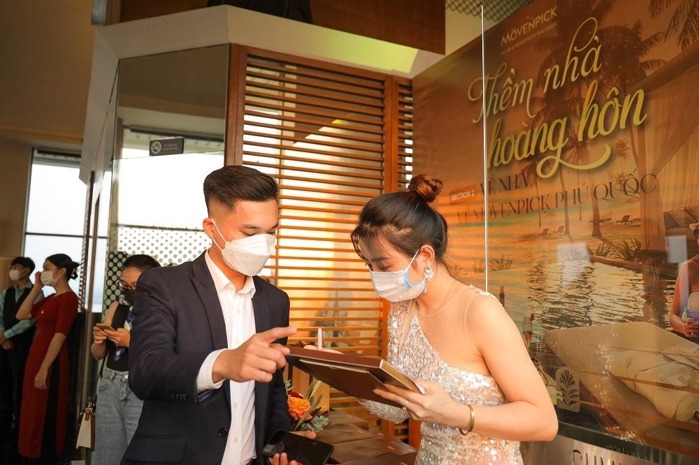 Khách hàng tới trải nghiệm sự kiện “Về nhà, về Mövenpick Phú Quốc”. Khách hàng tới trải nghiệm sự kiện “Về nhà, về Mövenpick Phú Quốc”.