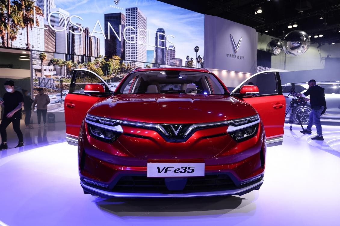 VinFast VF e35 sở hữu kích thước và khả năng vận hành được cho sánh ngang với Tesla Model Y tại thị trường Mỹ.