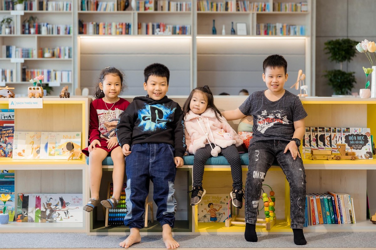 Những cư dân nhí The Zei đầu tiên vui vẻ trải nghiệm tiện ích không gian cộng đồng.