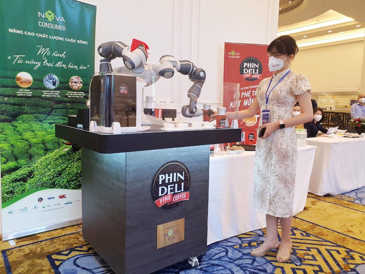 Trải nghiệm thưởng thức cà phê do Robot pha tại diễn đàn.