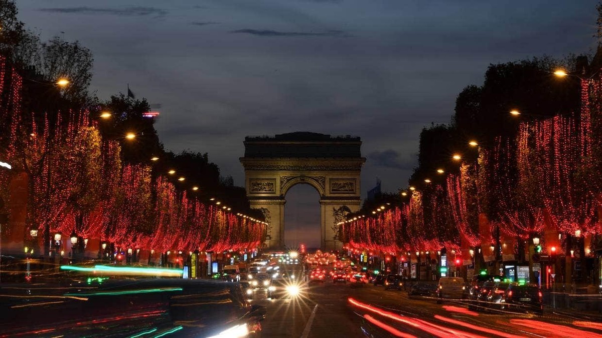 Màn bắn pháo hoa ở Đại lộ Champ Elysee sẽ không được tổ chức trong năm nay.