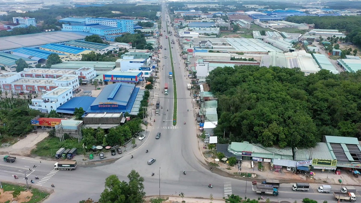 Các khu công nghiệp và đô thị phát triển sầm uất tại Tân Uyên.