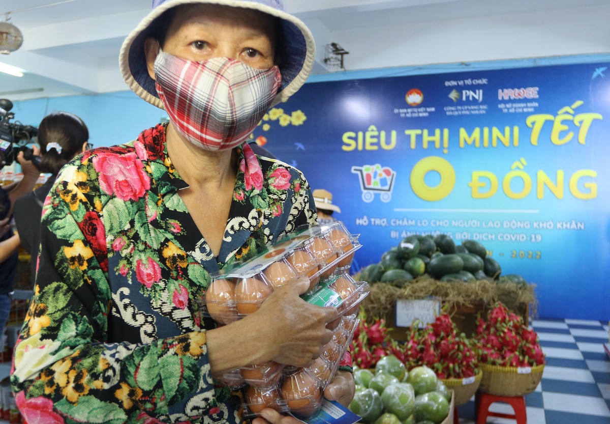 Chuỗi siêu thị dự kiến giúp đỡ hơn 25.000 hộ gia đình lao động khó khăn có thêm niềm vui, bớt đi lo toan mua sắm ngày Tết.