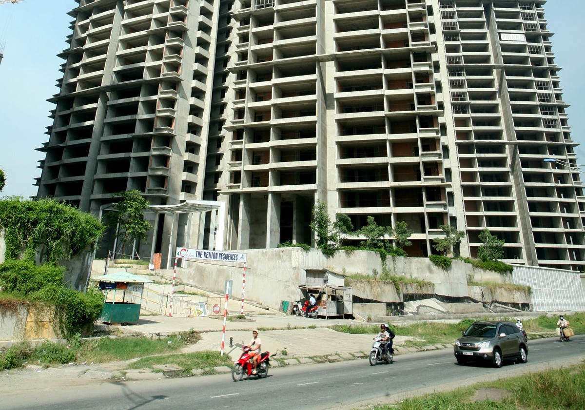 Ảnh được chụp vào tháng 6 năm 2005, lúc này dự án có tên là Kenton Residences.