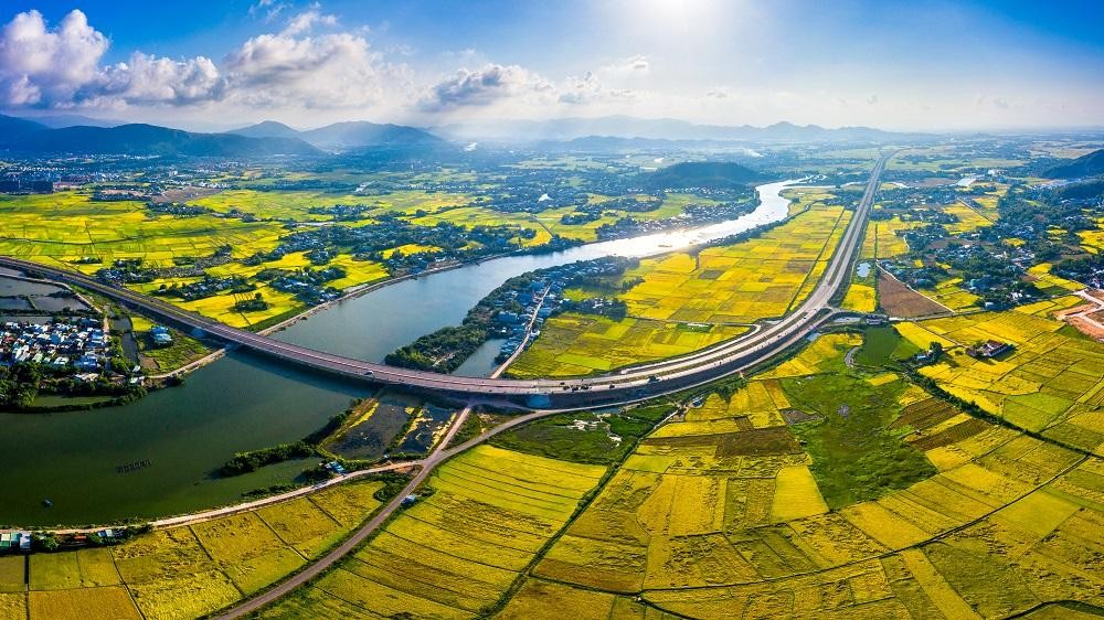 Bên cạnh nhiều cảnh đẹp, cơ sở Kl99kl ưu đãi độc quyền hoàn thiện là yếu tố quan trọng giúp Quy Nhơn trở thành điểm đến hấp dẫn.