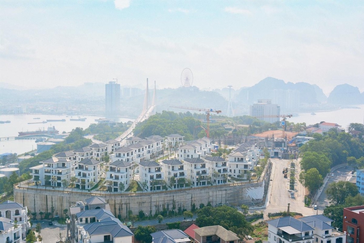 Một dự án nghỉ dưỡng trên đồi của Hạ Long đang được giới Kl99ok phiên bản mới quan tâm. (Ảnh: Phoenix Legend).