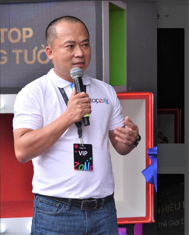 CEO Đoàn Văn Hiểu Em phát biểu tại buổi khai trương cửa hàng TopZone APR đầu tiên tại TP.HCM.