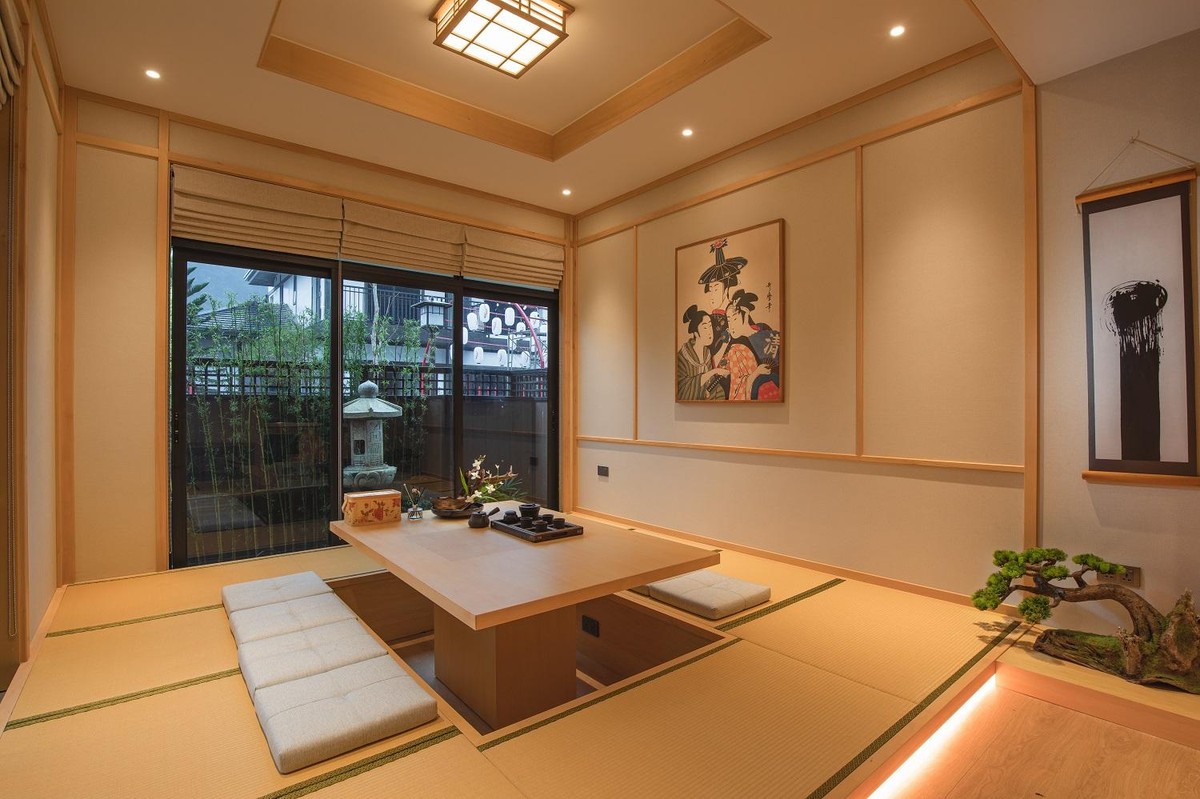 Mang thiên nhiên vào không gian sống - bất cứ góc nào của biệt thự Sun Onsen Village – Limited Edition cũng toát lên sự tinh tế trong cách bày trí, giản dị mà không đơn điệu. Tùy vào các loại hình biệt thự, gian bếp và phòng ăn sẽ được sắp xếp nhằm tối ưu trải nghiệm nghỉ dưỡng, giúp mỗi phút giây của chủ nhân tinh hoa đều được thức tỉnh mọi giác quan, bật lên thanh âm trong trẻo của hạnh phúc, an yên. Mang thiên nhiên vào không gian sống - bất cứ góc nào của biệt thự Sun Onsen Village – Limited Edition cũng toát lên sự tinh tế trong cách bày trí, giản dị mà không đơn điệu. Tùy vào các loại hình biệt thự, gian bếp và phòng ăn sẽ được sắp xếp nhằm tối ưu trải nghiệm nghỉ dưỡng, giúp mỗi phút giây của chủ nhân tinh hoa đều được thức tỉnh mọi giác quan, bật lên thanh âm trong trẻo của hạnh phúc, an yên.