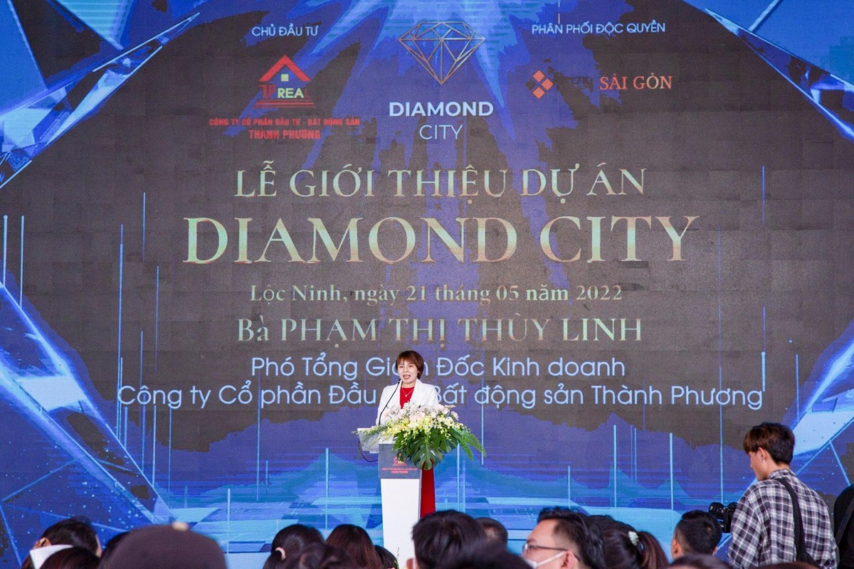 Bà Phạm Thị Thùy Linh - Phó tổng giám đốc Kl992 VIP Trang Chủ 2026 Công ty Cổ phần Kl99ok phiên bản mới Web Tổng Nhà Cái 99Kl99 Giải Trí Bậc Nhất Thành Phương phát biểu tại sự kiện giới thiệu dự án Diamond City.