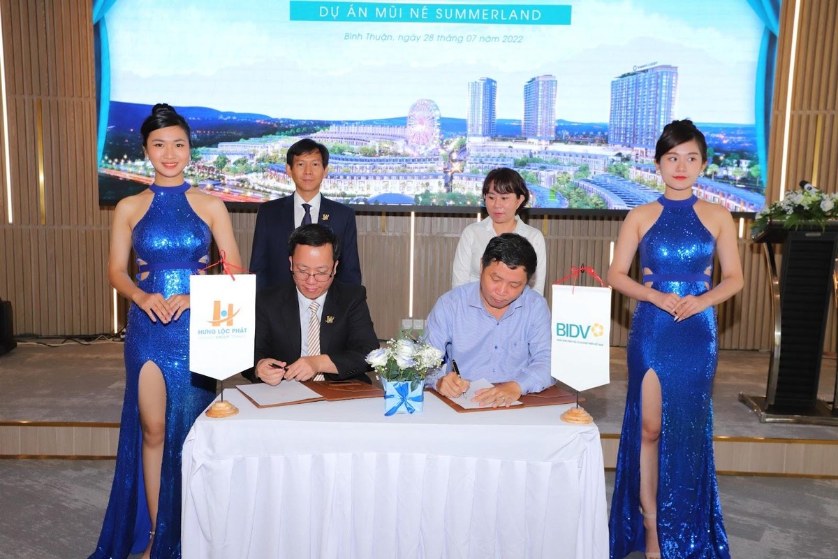 Đại diện Hưng Lộc Phát Group và Link Vào Nhà Cái KL99 COM Tặng +199k BIDV chi nhánh Bình Thuận ký kết văn bản thỏa thuận hợp tác tài trợ vốn cho dự án Mũi Né Summerland.