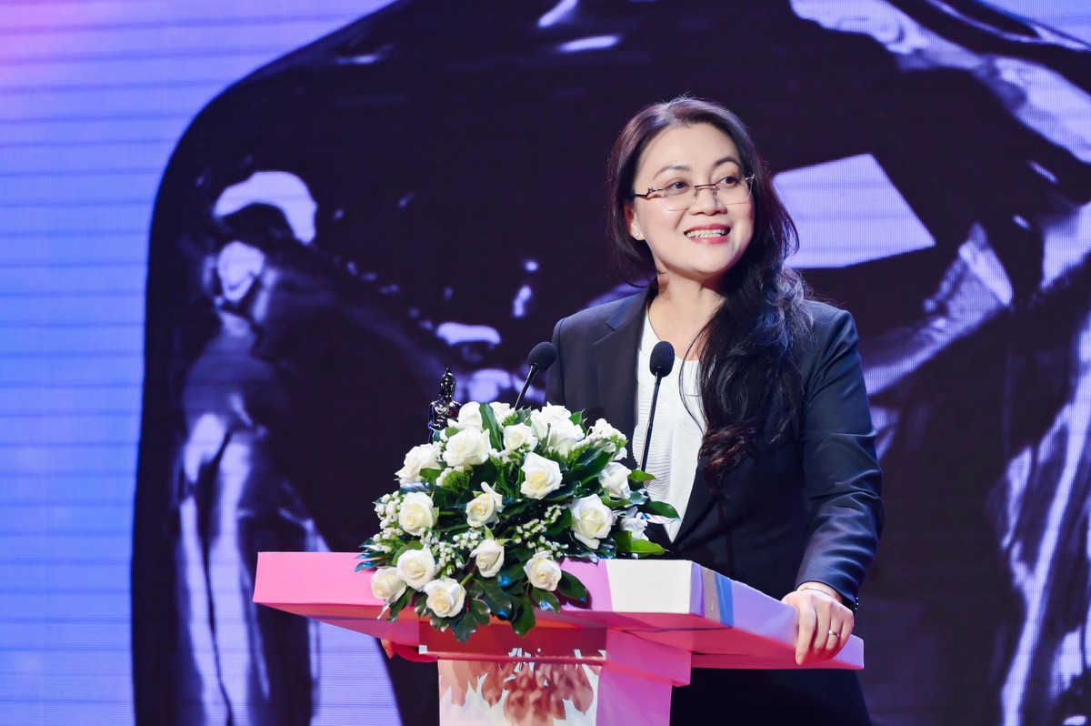 Bà Nguyễn Bạch Kim Vy - Phó tổng giám đốc Vận hành NovaGroup phát biểu tại sự kiện.