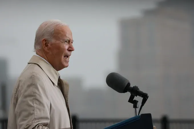 Ông Biden tưởng niệm các nạn nhân của vụ khủng bố 11/9 (Ảnh: Reuters).