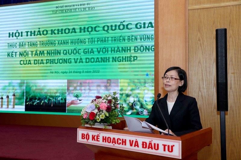 Bà Nguyễn Lệ Thủy, Tổng Biên tập Tạp chí Kl992 cổng game cá cược và Dự báo phát biểu đề dẫn Hội thảo.