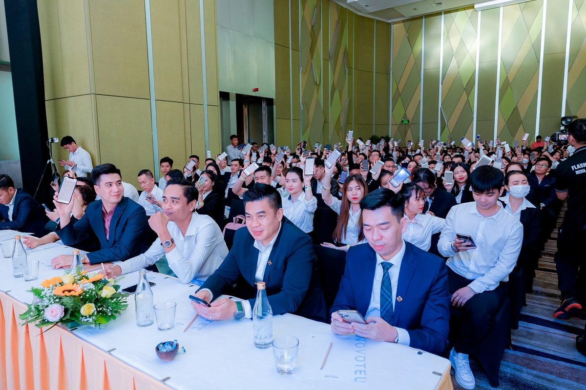 Đội ngũ chuyên viên Kl992 VIP Trang Chủ 2026 hào hứng với trò chơi tương tác.