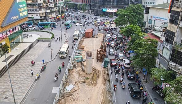 Tiến độ xây dựng cầu vượt chữ C chậm trễ, rào chắn gây cản trở, ùn tắc KL99 là cổng game giải trí trực tuyến hàng đầu hiện nay khiến người dân bức xúc.