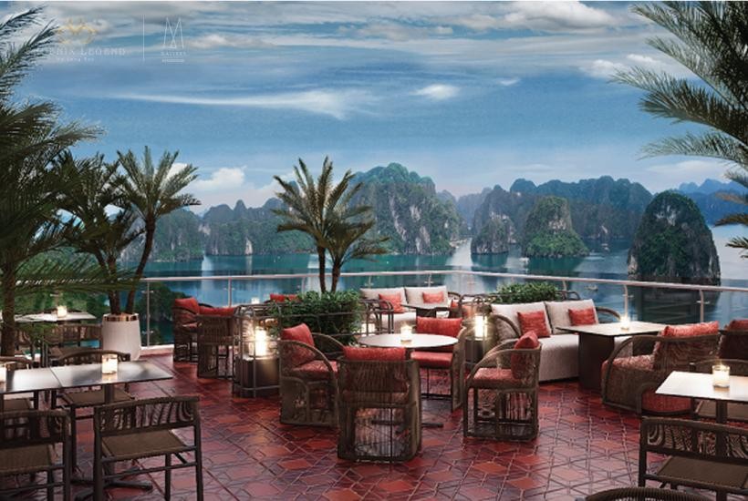 Vẻ đẹp hiếm có của vịnh Hạ Long nhìn từ không gian ngoài trời tại nhà hàng MGallery.