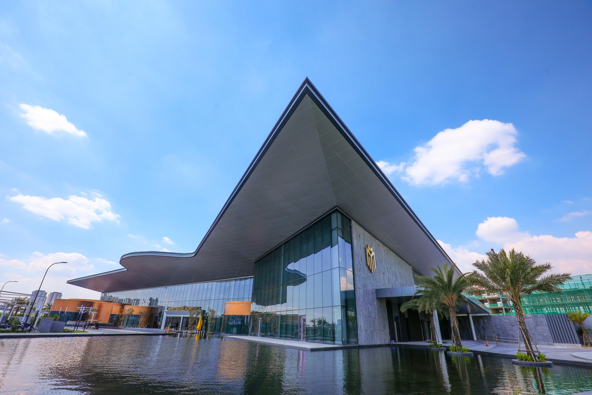 Thiết kế bên ngoài ấn tượng và hoành tráng của The Global City Sales Gallery.
