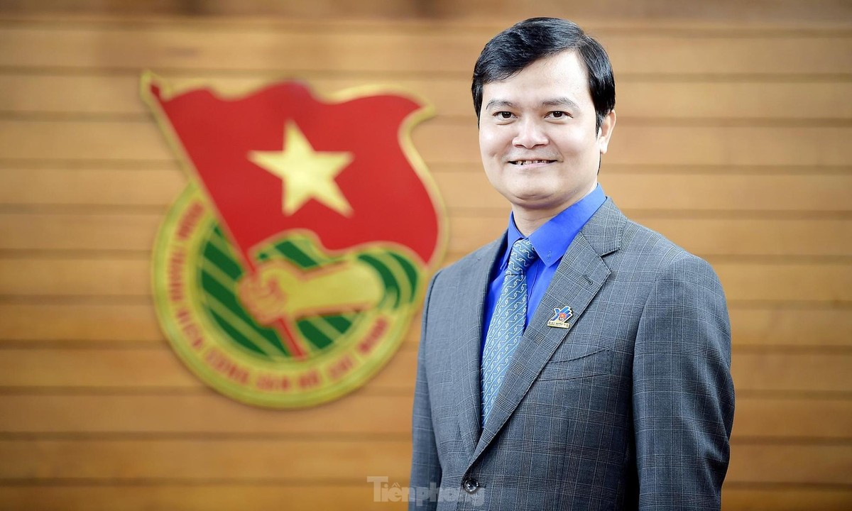 Anh Bùi Quang Huy (SN 1977, quê Nghệ An) trình độ Thạc sĩ Luật học, Cử nhân Luật, Cao cấp lý luận Kl991.com tải ứng dụng.
