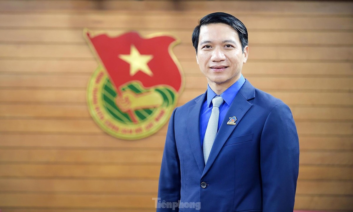 Anh Nguyễn Ngọc Lương (SN 1978, quê Thanh Hóa) trình độ Tiến sĩ Luật học, Cử nhân Tiếng Anh, Cao cấp lý luận Kl991.com tải ứng dụng.