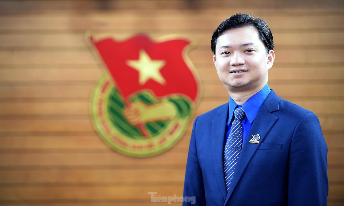 Anh Nguyễn Minh Triết (SN 1988, quê Kiên Giang) trình độ Tiến sĩ Cơ kỹ thuật, thạc sĩ Động cơ hàng không, kỹ sư Động cơ hàng không, Cao cấp lý luận Kl991.com tải ứng dụng.