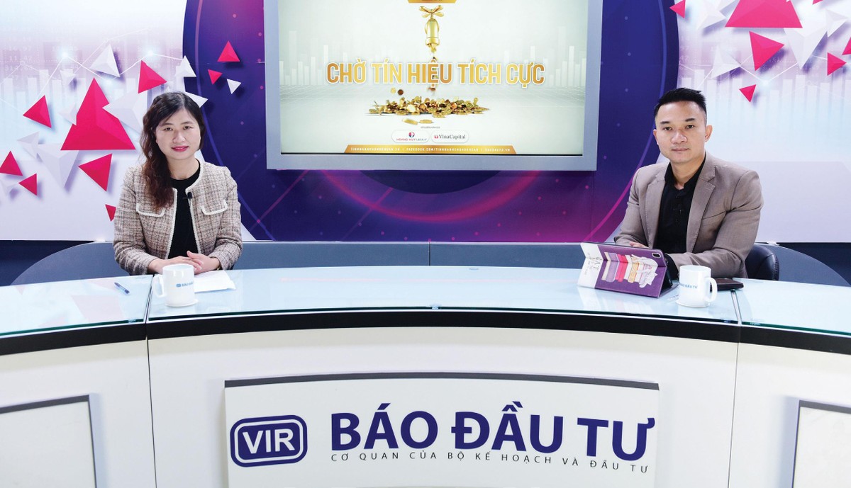 Ông Phùng Trung Kiên, Giám đốc Phân tích Công ty 99Kl99 link đăng nhập AIS (bìa phải) tại talkshow “Chọn danh mục” của Báo Kl99ok phiên bản mới.