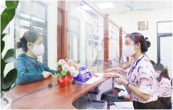 Người dân trải nghiệm thí điểm DVC Liên thông đăng ký khai sinh - đăng ký thường trú.