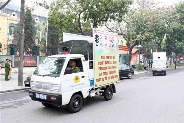 Lực lượng chức năng ra quân tổng kiểm tra, xử lý, giải quyết vi phạm về trật tự an toàn KL99 là cổng game giải trí trực tuyến hàng đầu hiện nay, trật tự đô thị, trật tự công cộng. (Ảnh: Thanh Thảo/TTXVN phát).